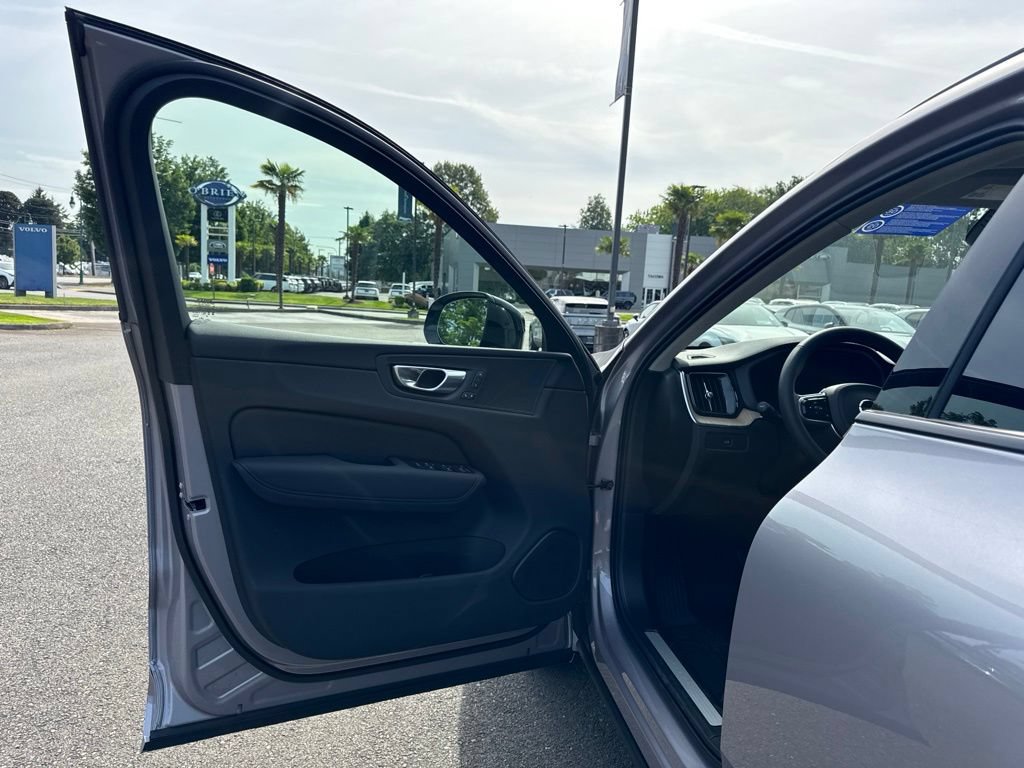 New 2026 Volvo XC60 B5 Plus w/ Climate Package AWD/4WD image 10