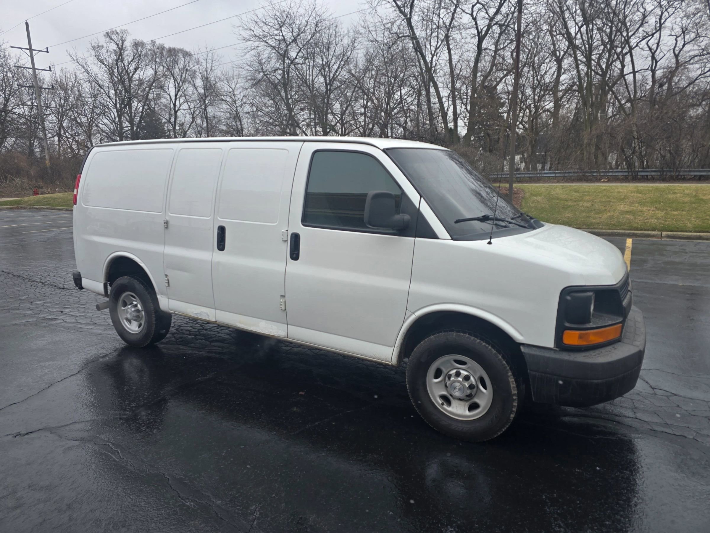 Used 2015 Chevrolet Express 2500 RWD image 9