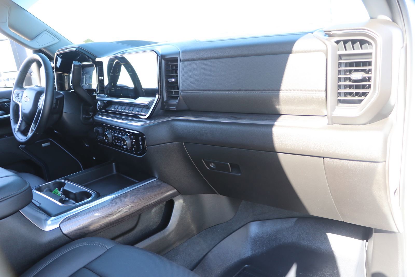 Used 2025 Chevrolet Silverado 2500 LTZ w/ LTZ Premium Package image 37