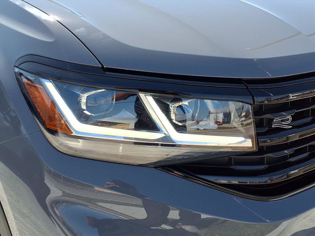 Used 2023 Volkswagen Atlas Cross Sport SEL R-Line image 29