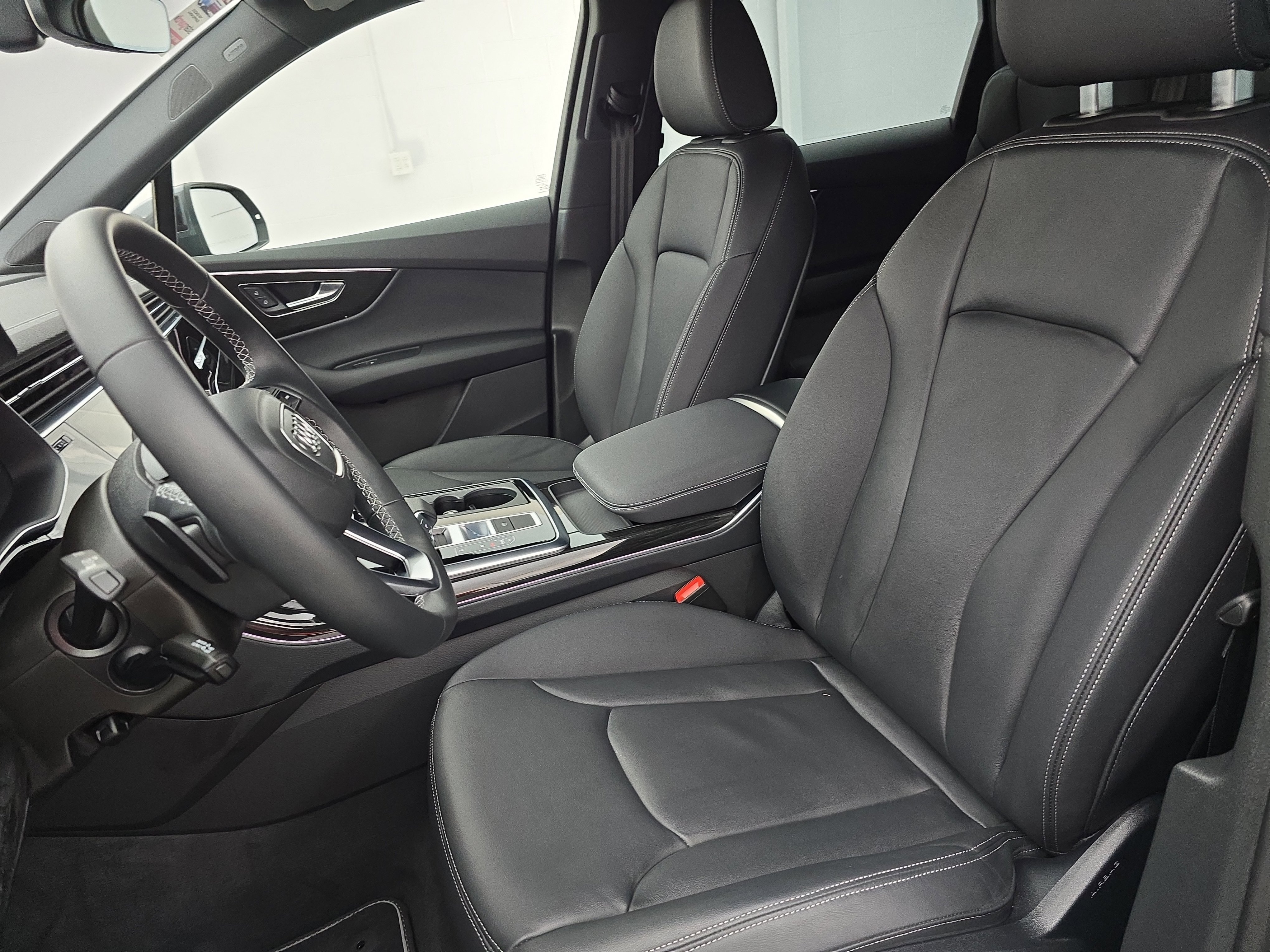 Used 2025 Audi Q7 2.0T Premium w/ Convenience Plus Package image 17