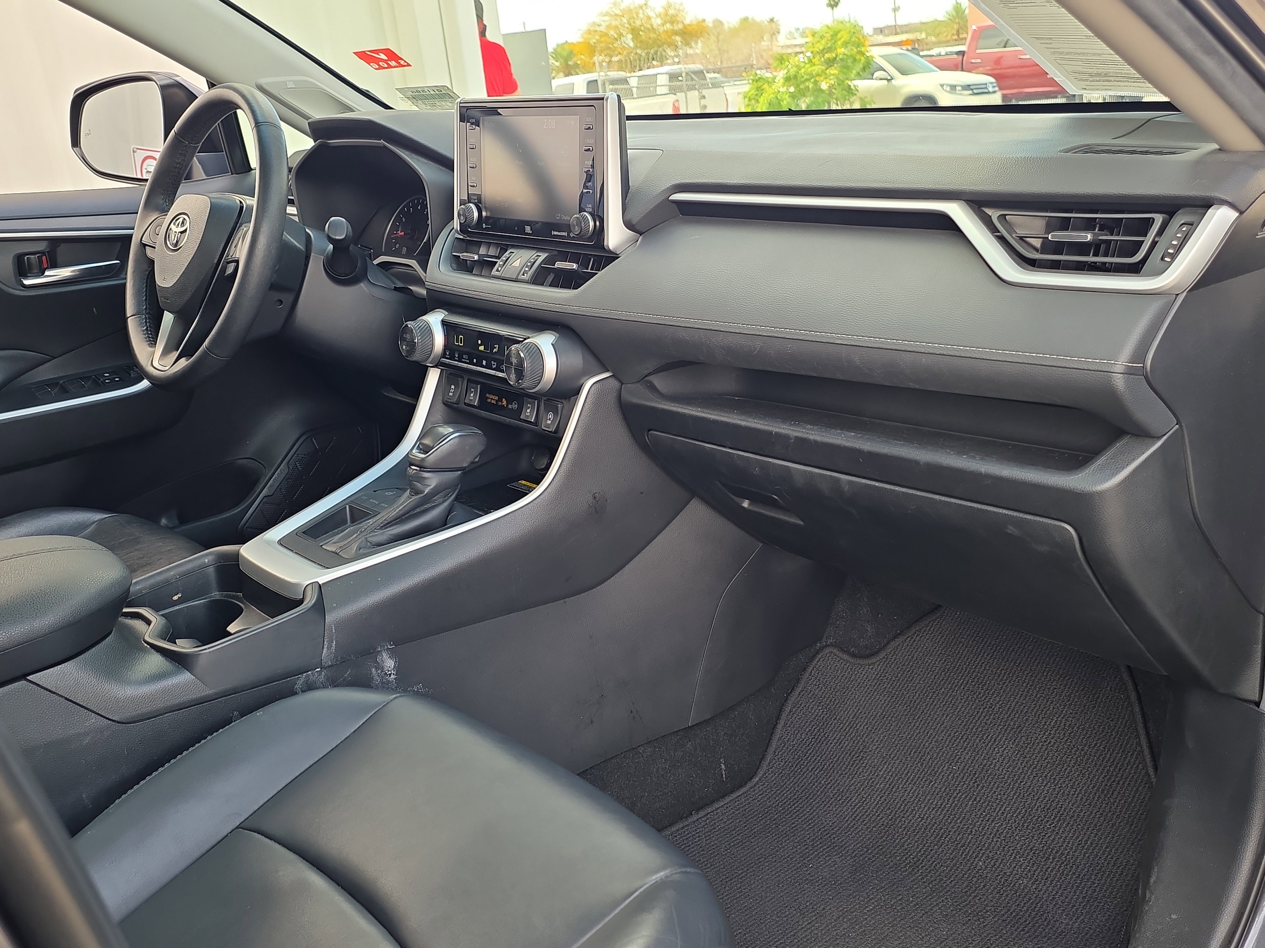 Used 2020 Toyota RAV4 XLE Premium image 35