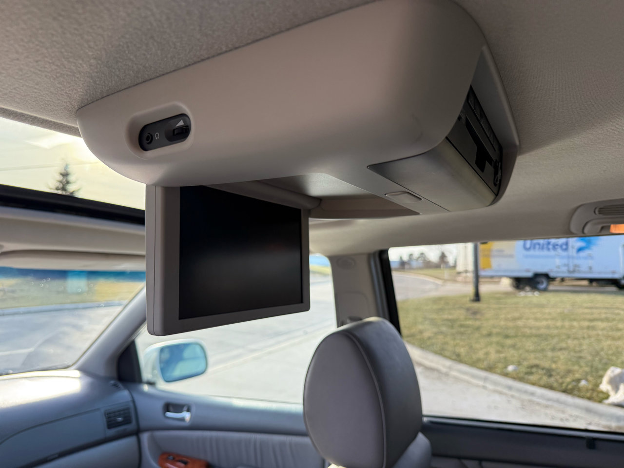 Used 2009 Toyota Sienna XLE image 17