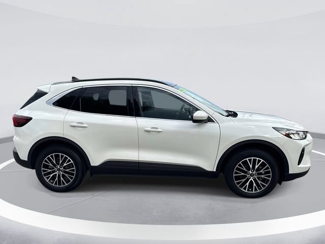 New 2025 Ford Escape SE w/ Class II Trailer Tow Package FWD image 3