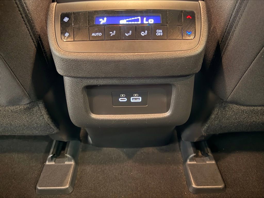 Used 2023 Nissan Pathfinder SV image 30