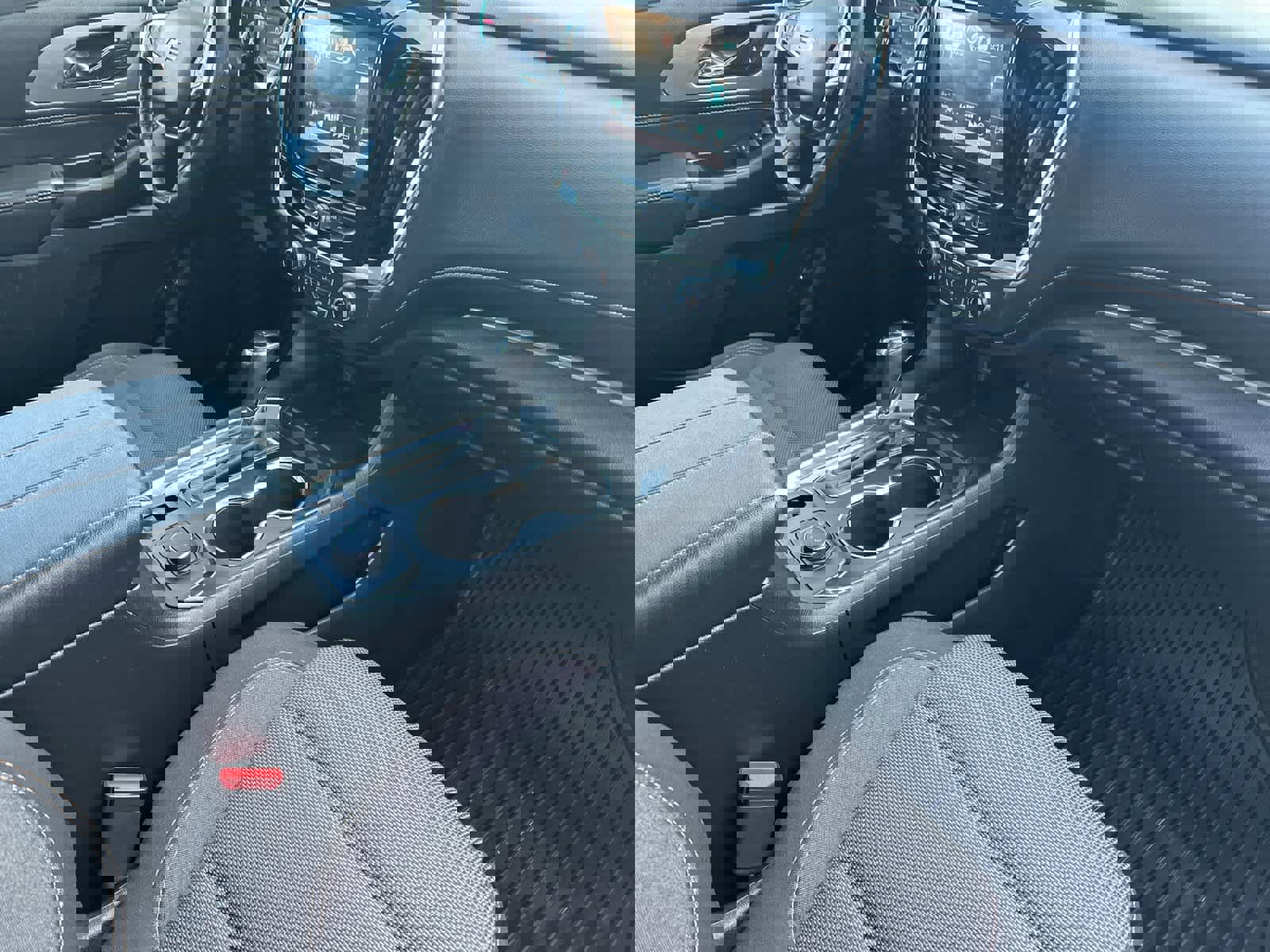 Used 2019 Chevrolet Traverse LT image 18