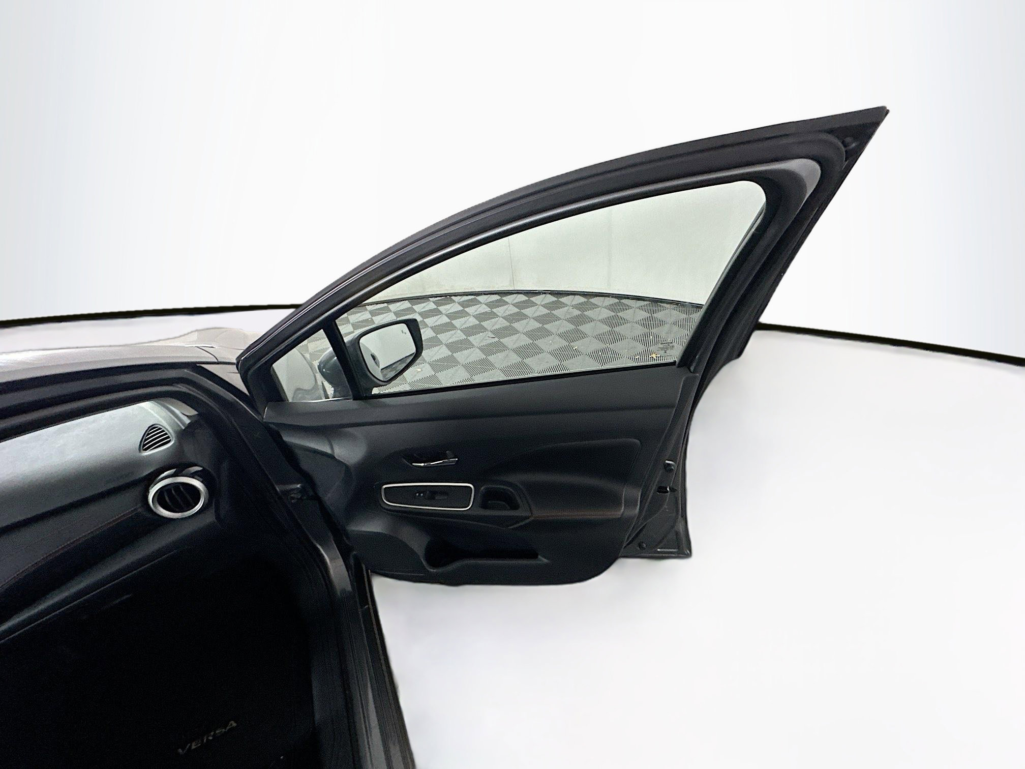 Used 2024 Nissan Versa SR image 29