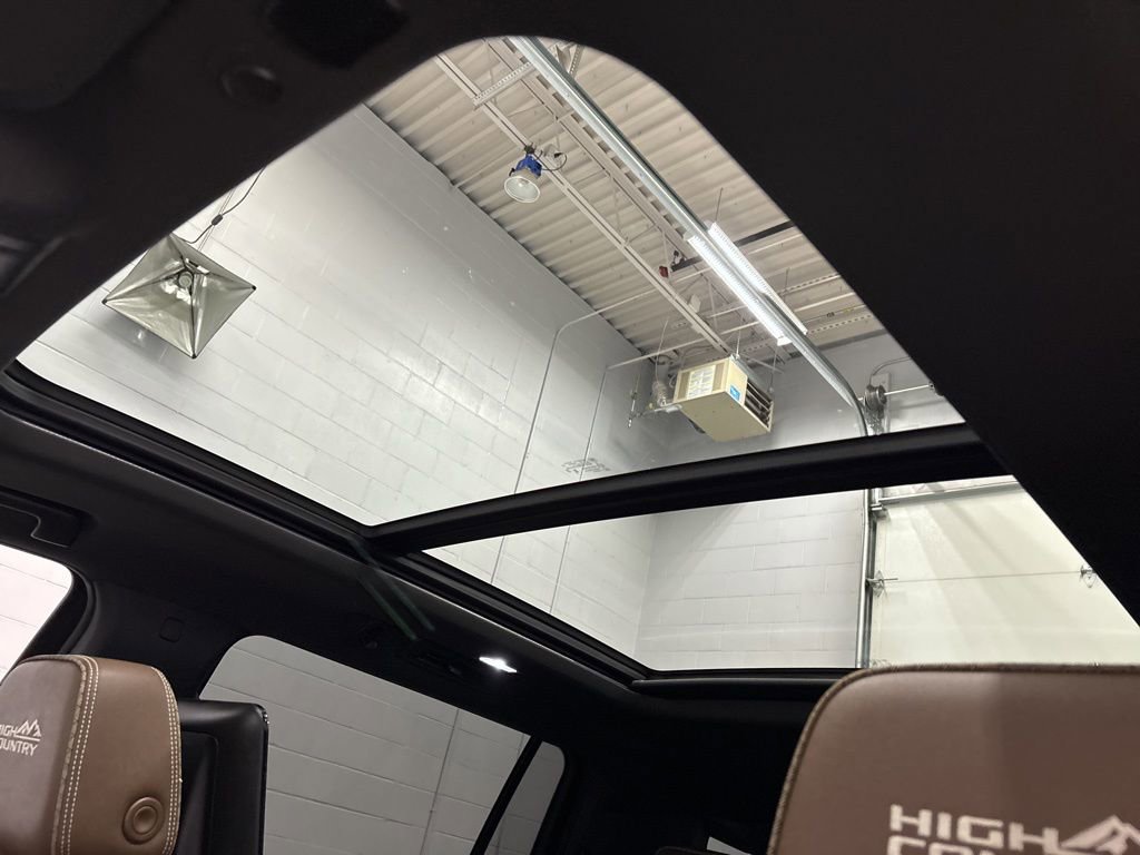 Used 2023 Chevrolet Suburban High Country w/ Advanced Technology Package image 20