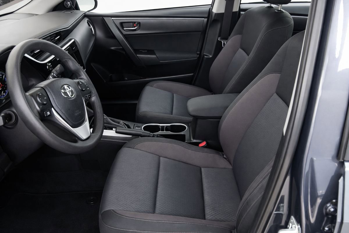 Used 2017 Toyota Corolla LE image 4