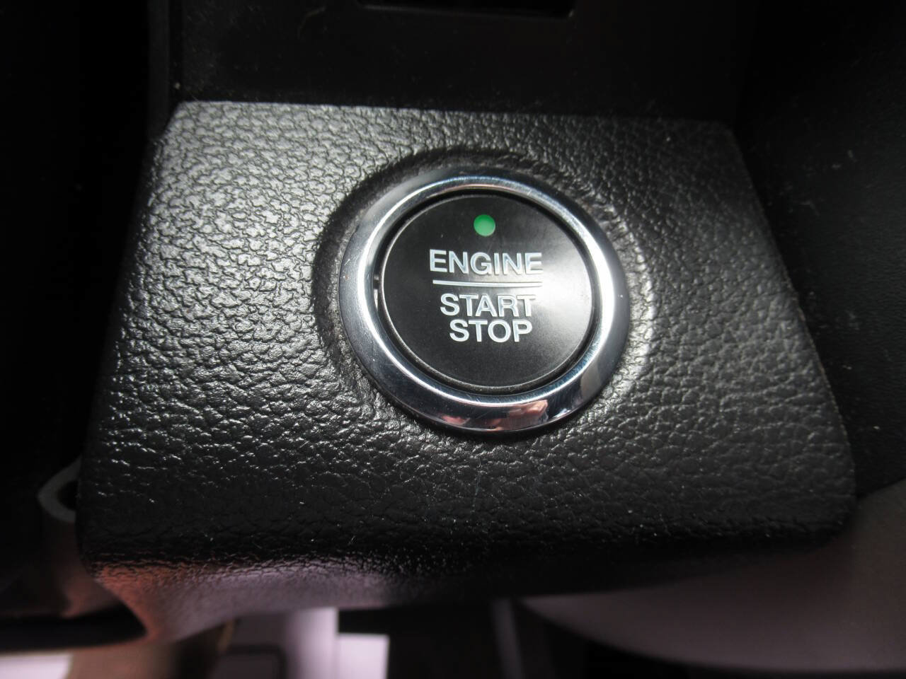 Used 2019 Ford Expedition XLT w/ Equipment Group 202A AWD/4WD image 28