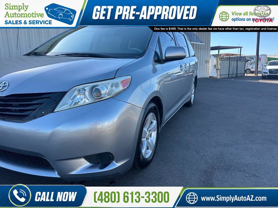 Used 2012 Toyota Sienna LE w/ Towing Pkg FWD image 3