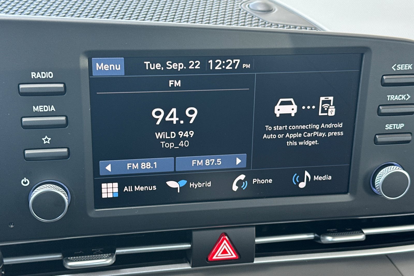 New 2026 Hyundai Elantra Hybrid FWD image 18