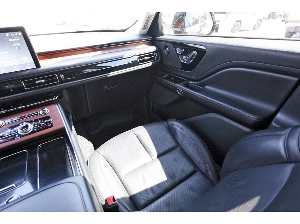 Used 2023 Lincoln Aviator Reserve w/ Equipment Group 201A RWD image 14
