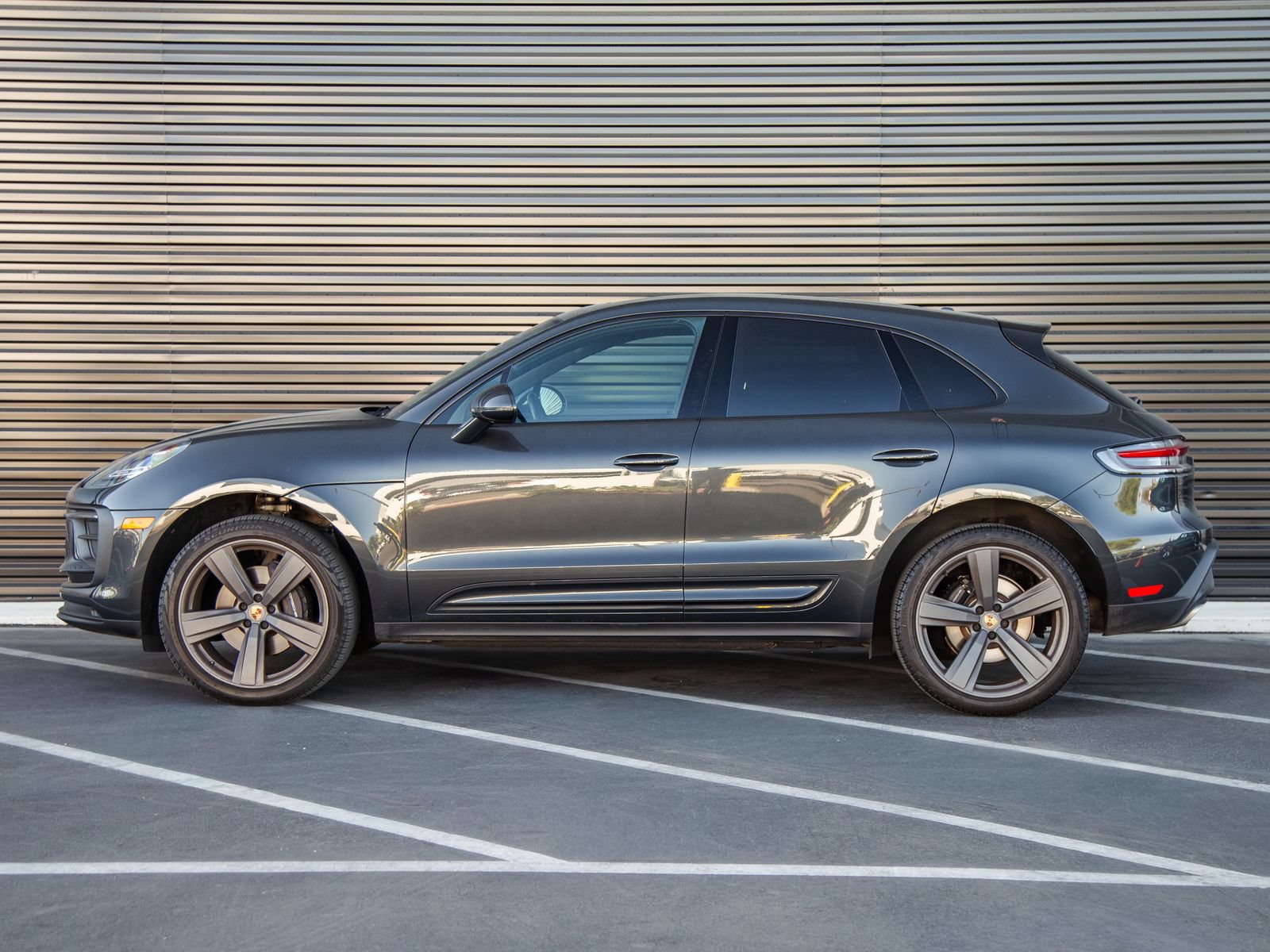 Certified 2024 Porsche Macan AWD/4WD image 2