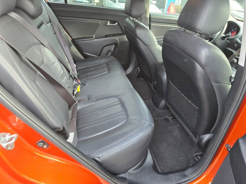 Used 2011 Kia Sportage SX w/ Premium Pkg w/Leather Seats image 12