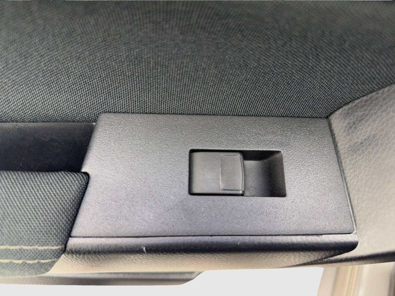 Used 2018 Toyota Corolla LE FWD image 38