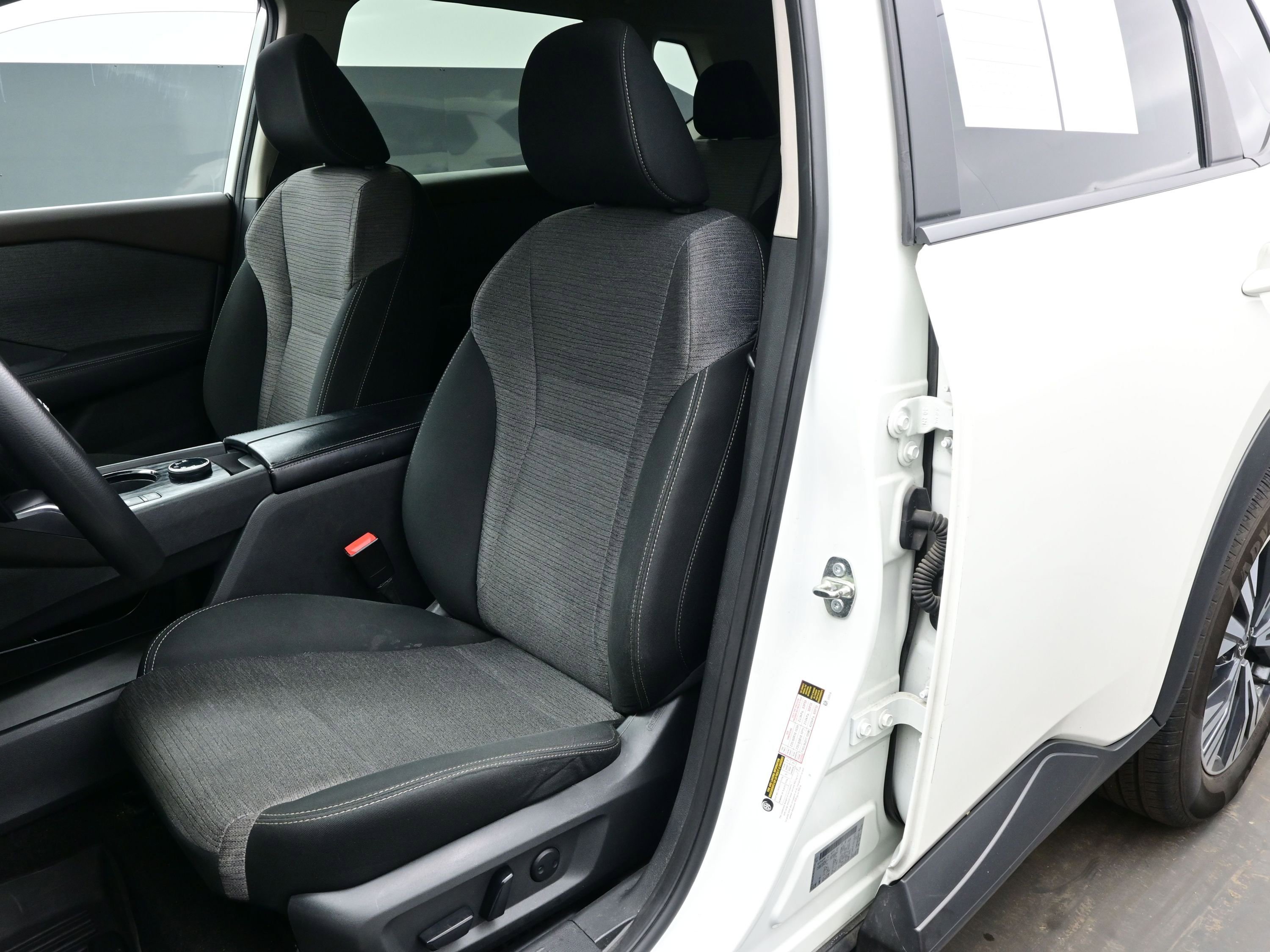 Used 2023 Nissan Rogue SV image 12