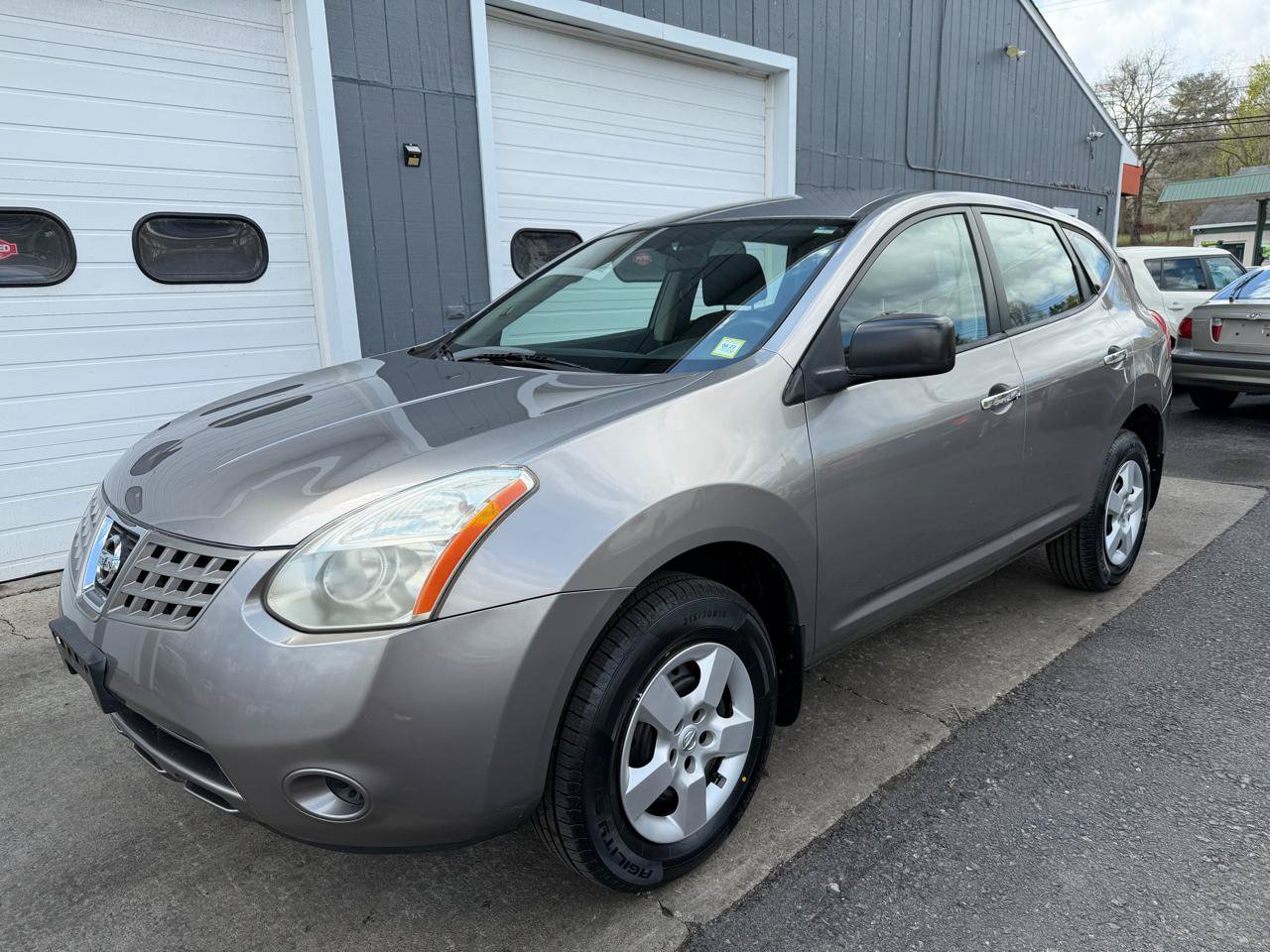 Used 2010 Nissan Rogue S AWD/4WD image 1