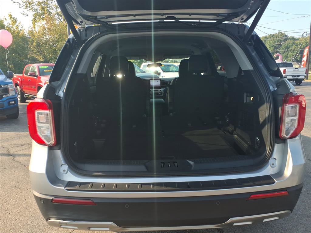 Used 2023 Ford Explorer XLT w/ Equipment Group 202A image 8