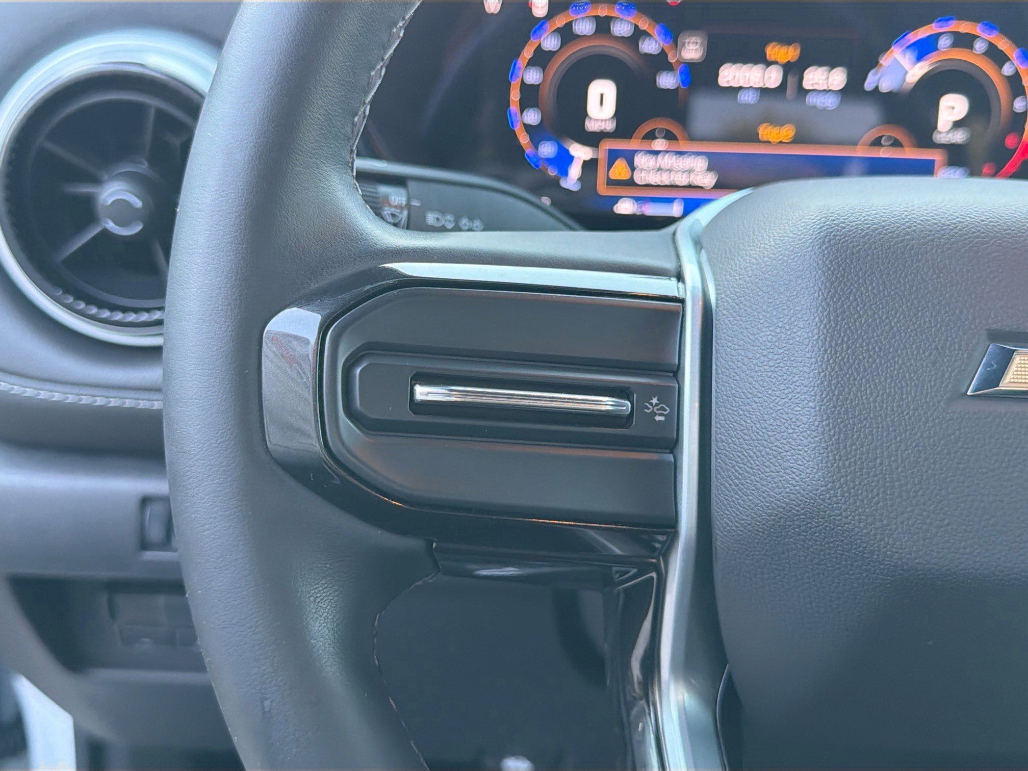 Used 2024 Chevrolet Colorado LT w/ Advanced Trailering Package image 32