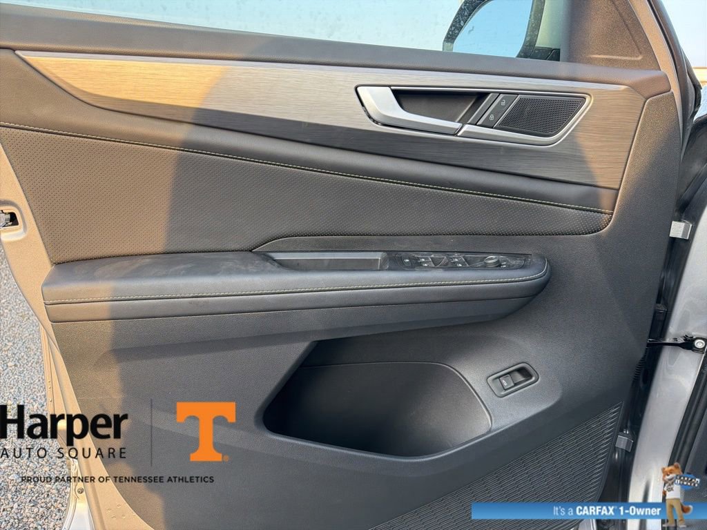 Used 2025 Volkswagen Atlas Cross Sport SE w/ Panoramic Sunroof Package image 18