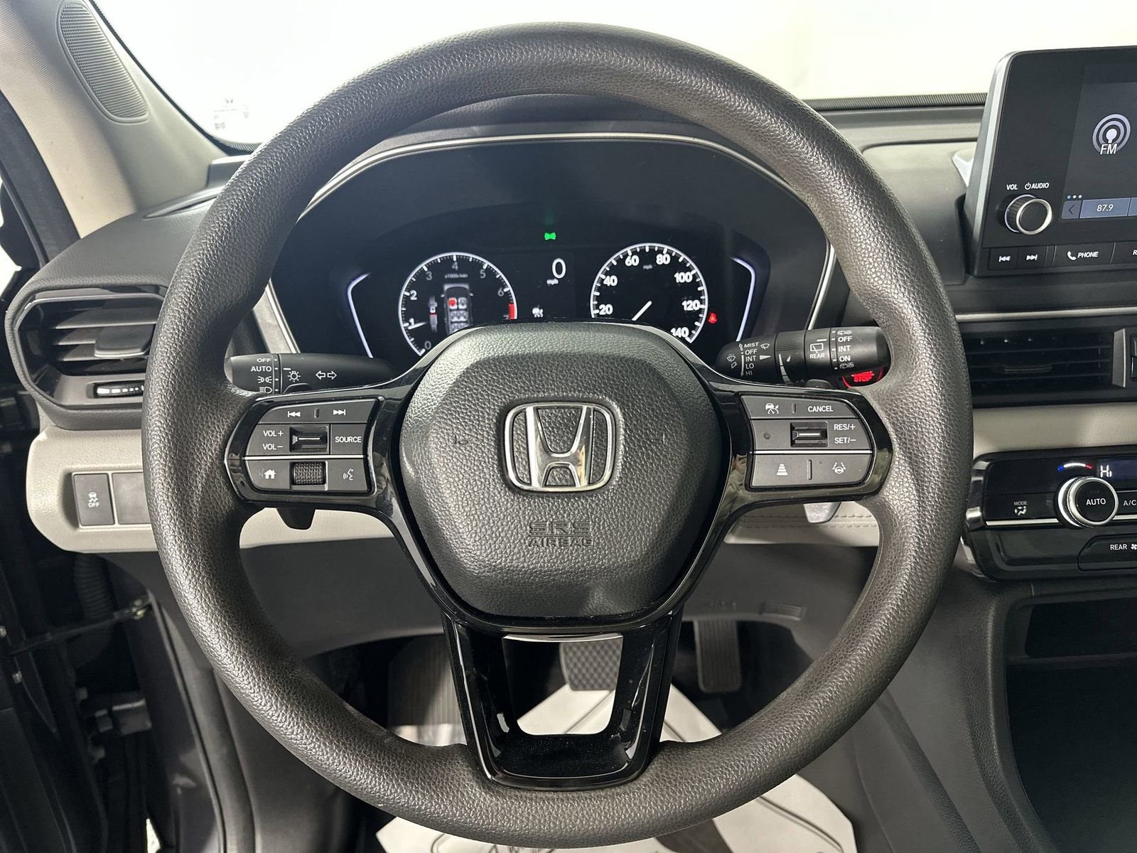 Used 2023 Honda Pilot LX image 18