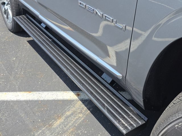 New 2026 GMC Yukon Denali w/ Denali Reserve Package AWD/4WD image 19