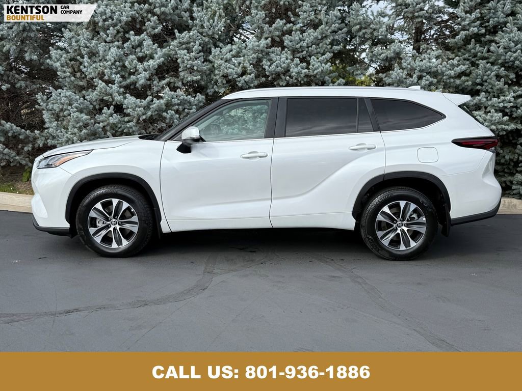 Used 2025 Toyota Highlander XLE image 4