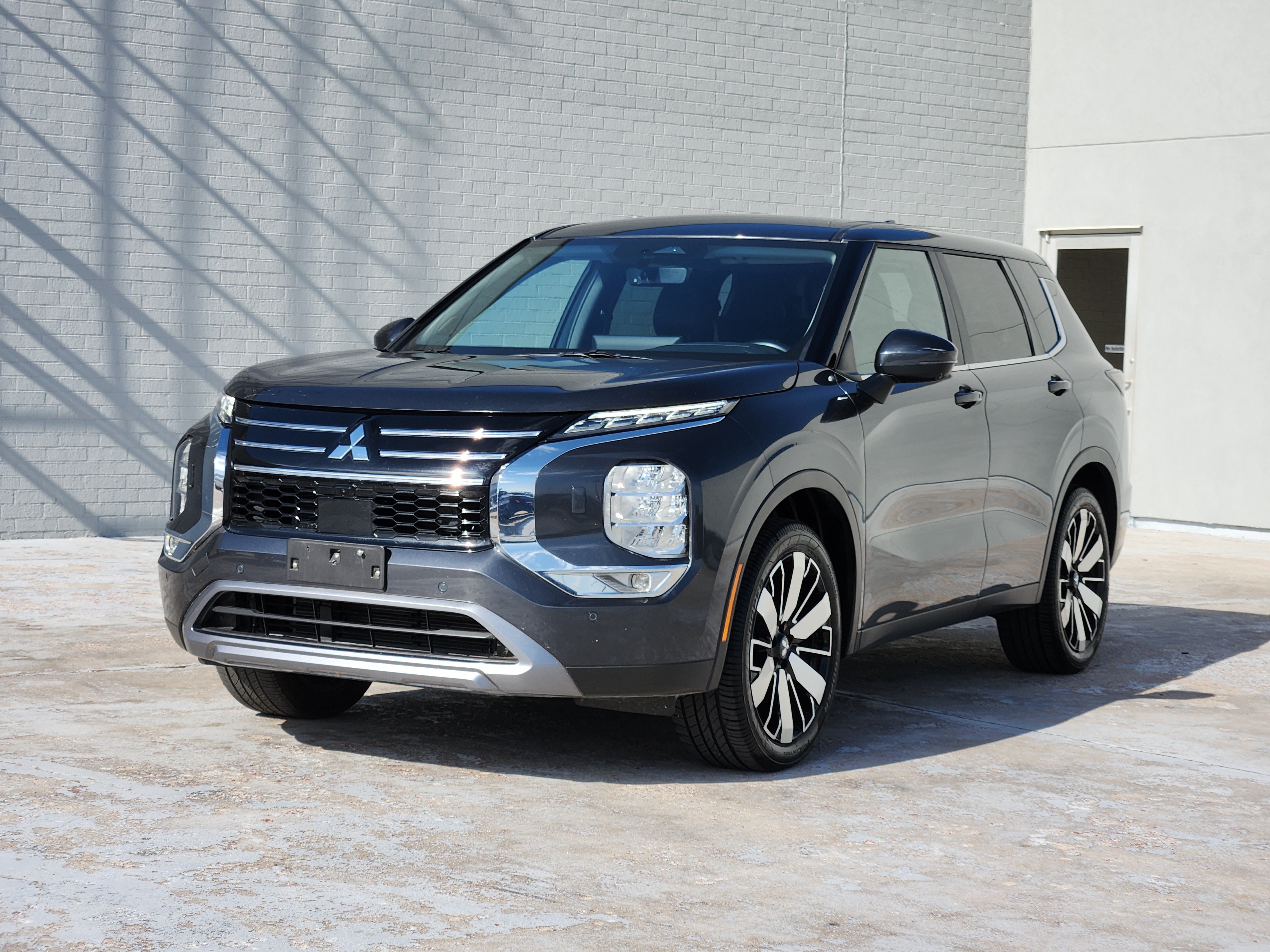 Used 2025 Mitsubishi Outlander SE AWD/4WD image 4
