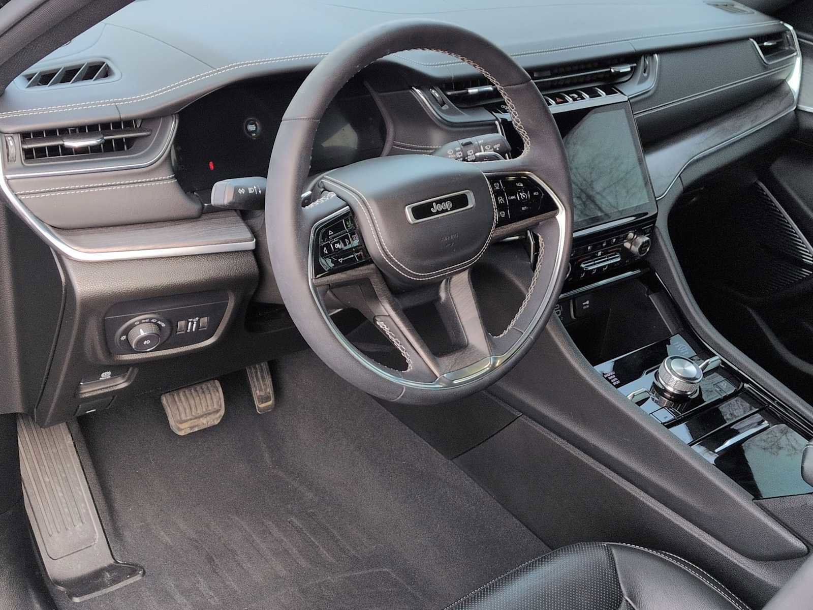 Used 2023 Jeep Grand Cherokee L Overland image 10