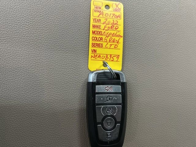 Used 2022 Ford Expedition Limited image 17