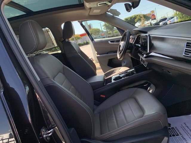 Used 2025 Volkswagen Atlas SEL AWD/4WD image 14
