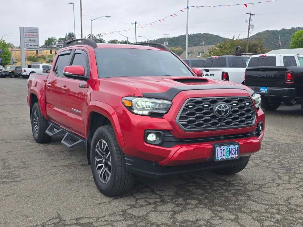 Used 2020 Toyota Tacoma TRD Sport w/ TRD Premium Sport Package AWD/4WD image 11
