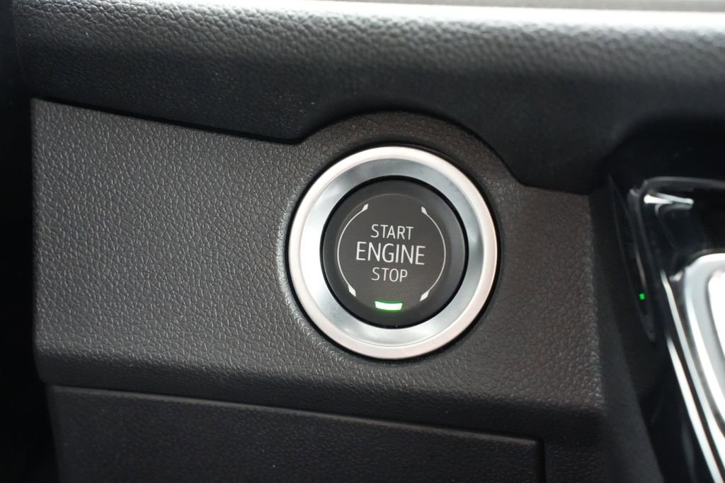 Used 2025 Chevrolet Traverse LT w/ Midnight/Sport Edition FWD image 13