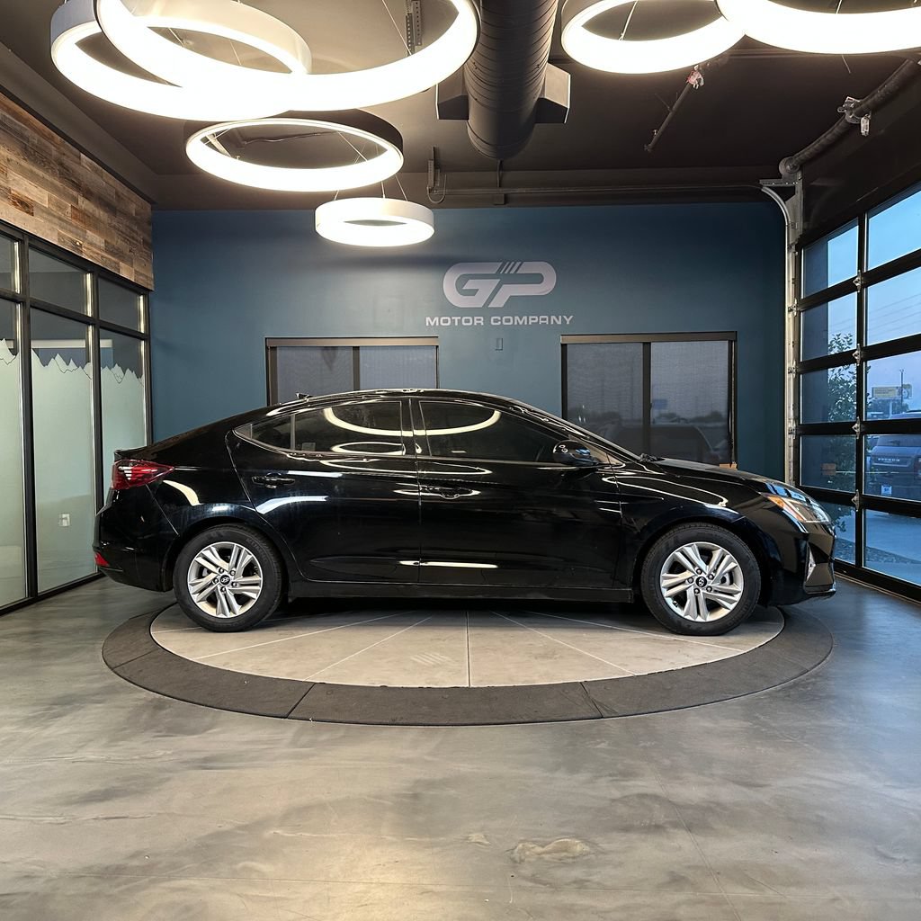 Used 2020 Hyundai Elantra Value Edition w/ Cargo Package (C1) FWD image 2