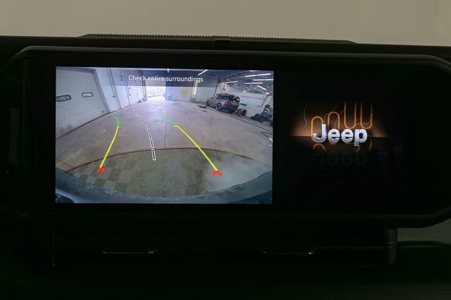 Used 2024 Jeep Wrangler Unlimited AWD/4WD image 28