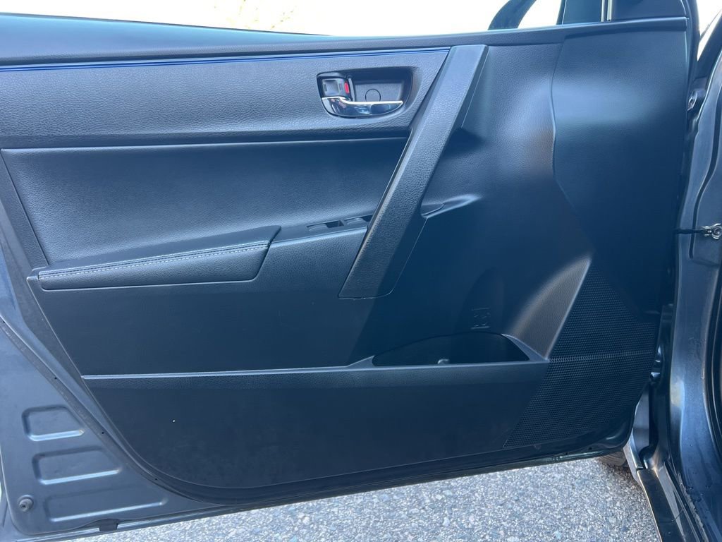 Used 2018 Toyota Corolla SE w/ SE Premium Package image 11