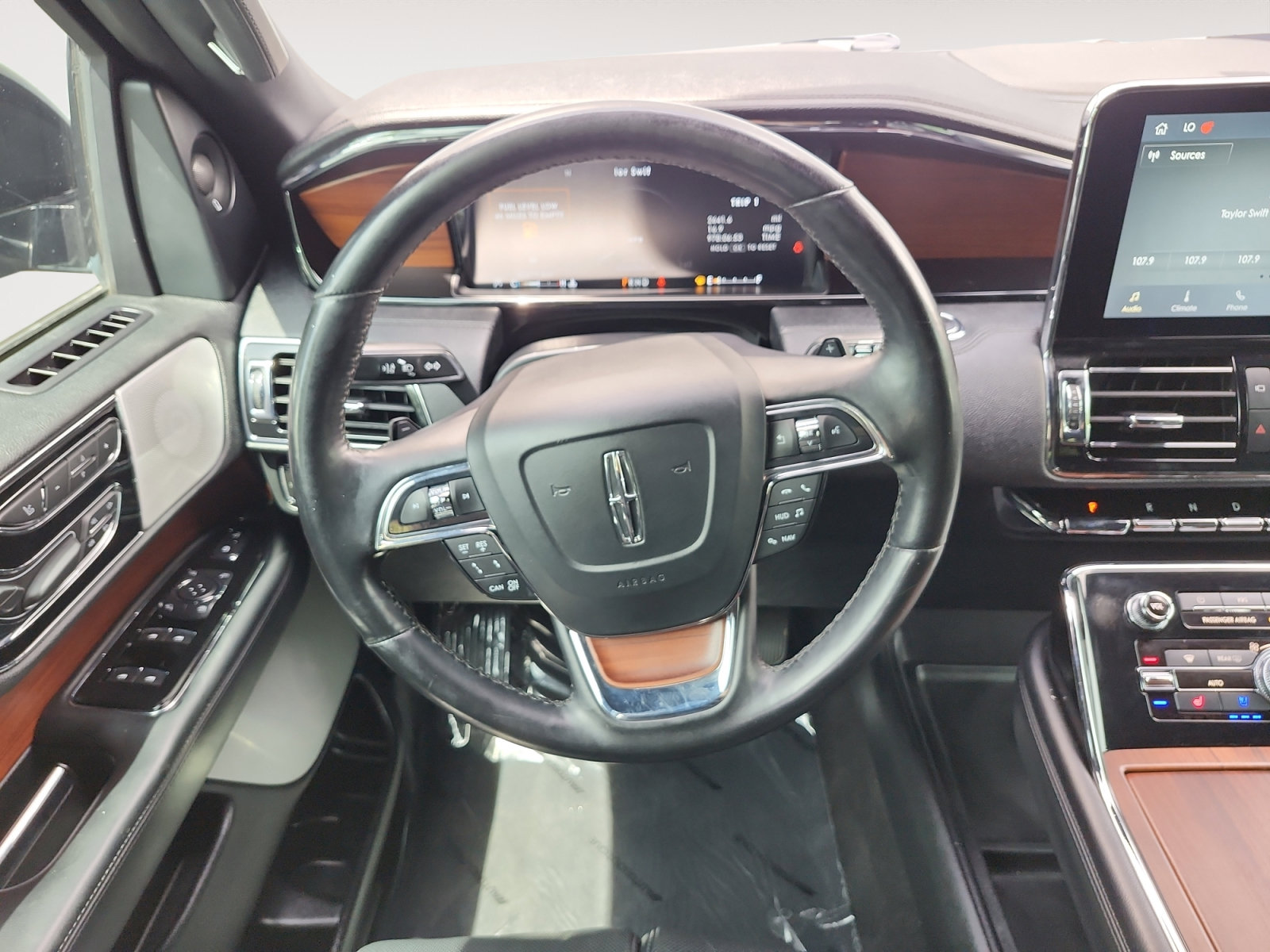 Used 2020 Lincoln Navigator Reserve w/ Equipment Group 208A Reserve RWD image 12