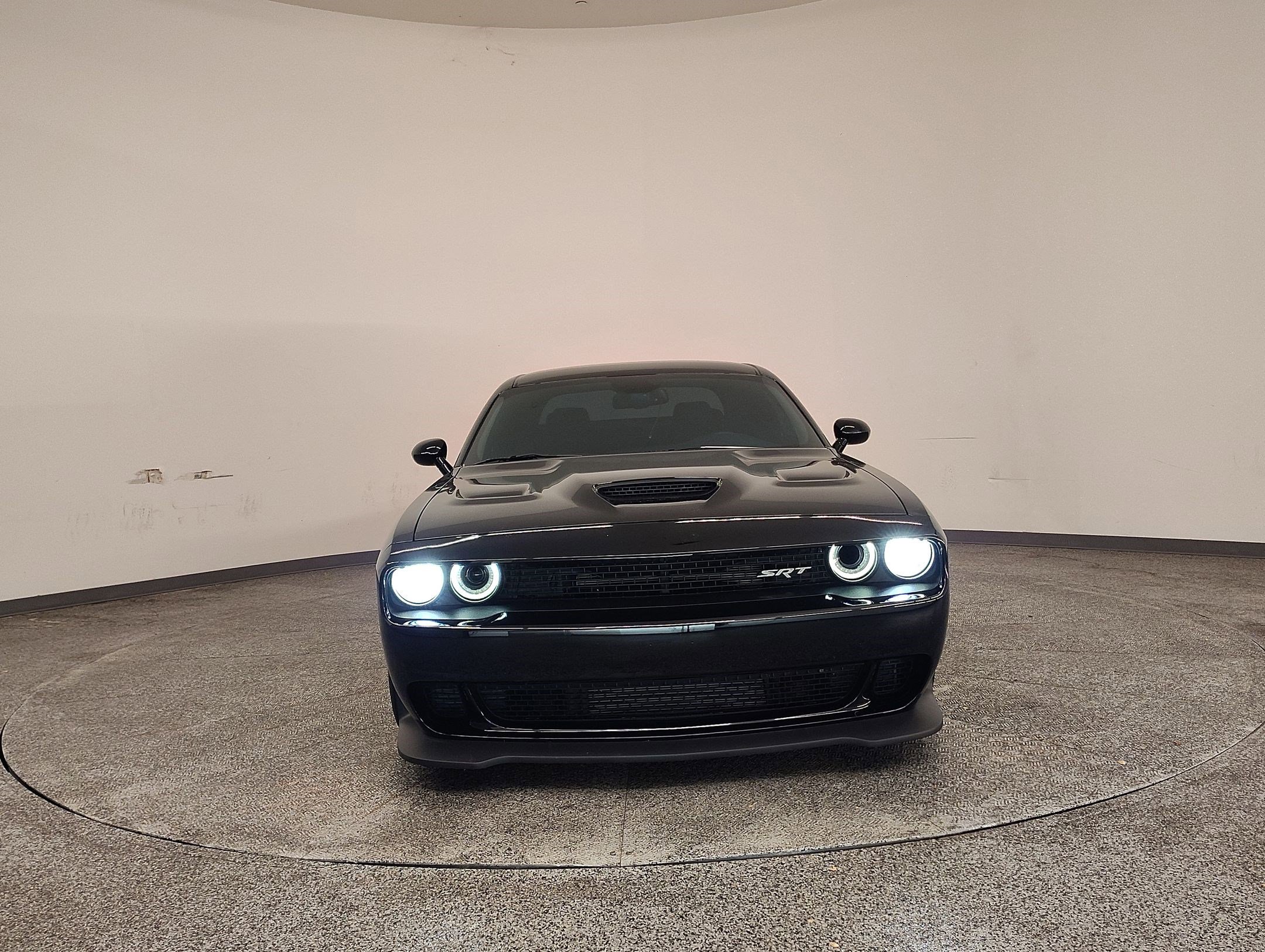 Used 2016 Dodge Challenger SRT Hellcat image 5