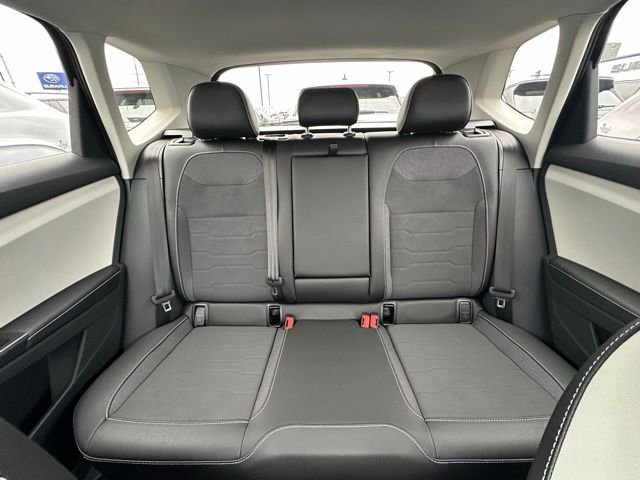Used 2025 Volkswagen Taos SE image 32