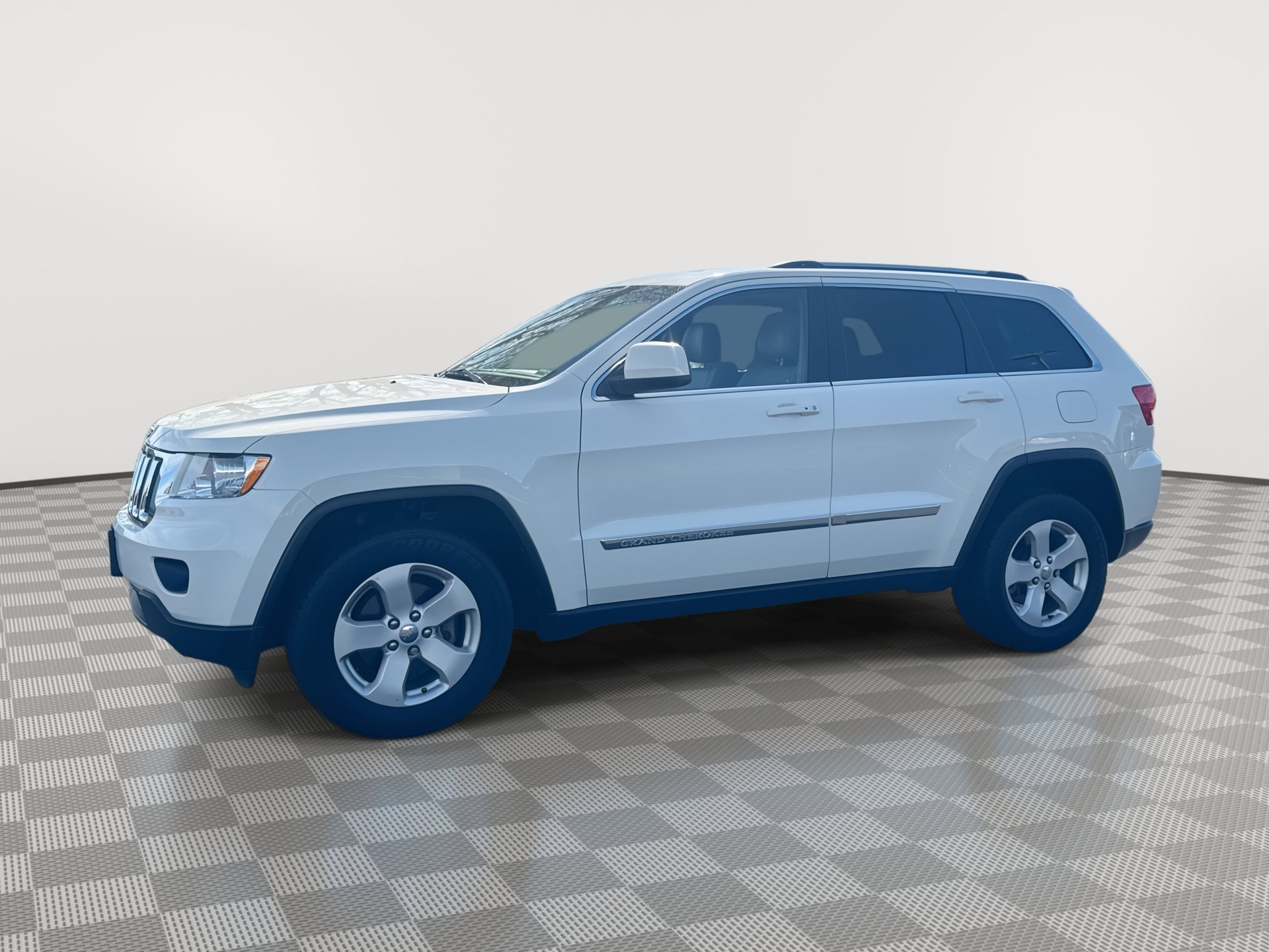 Used 2012 Jeep Grand Cherokee Laredo AWD/4WD image 1