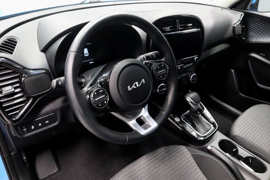 Used 2025 Kia Soul EX image 27