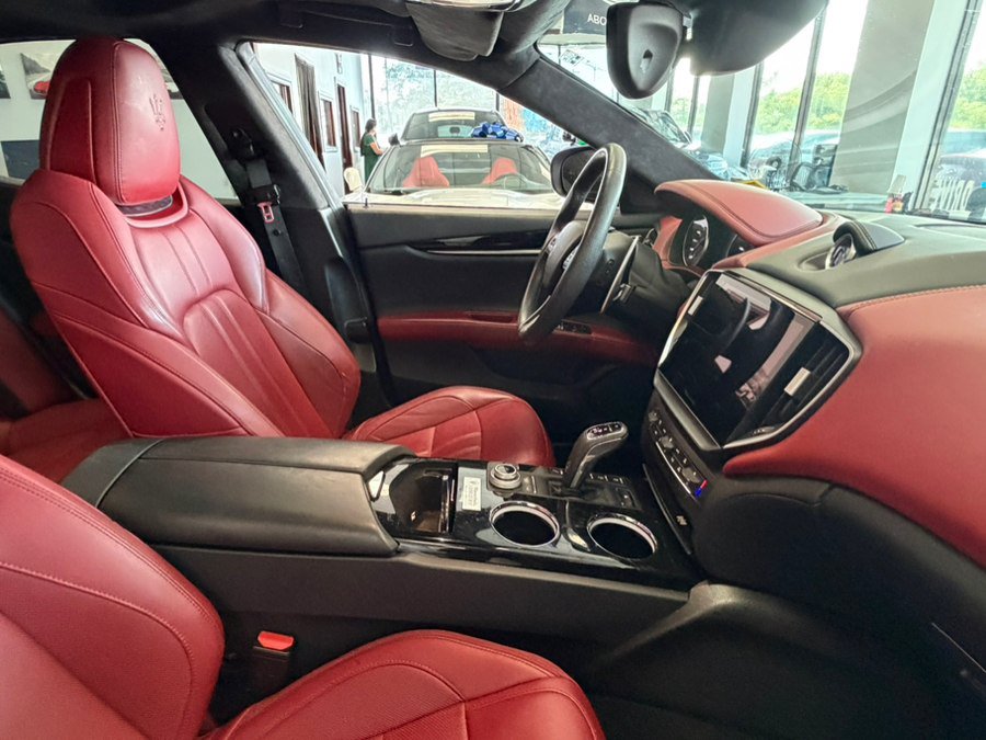 Used 2022 Maserati Ghibli Modena RWD image 39