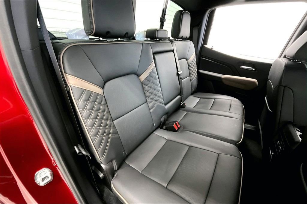 Used 2025 GMC Canyon Denali image 28