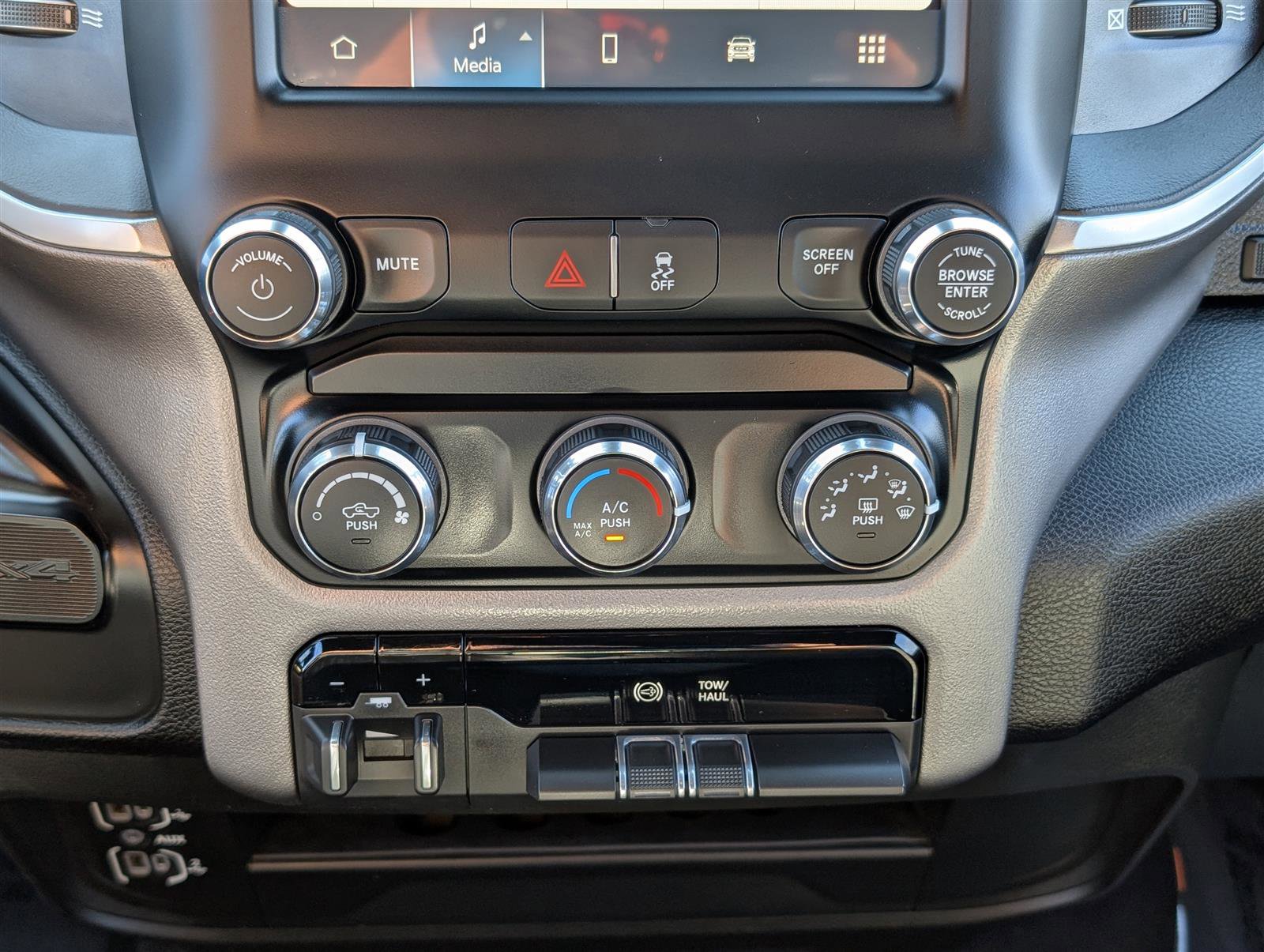 Used 2024 RAM 2500 Big Horn image 25