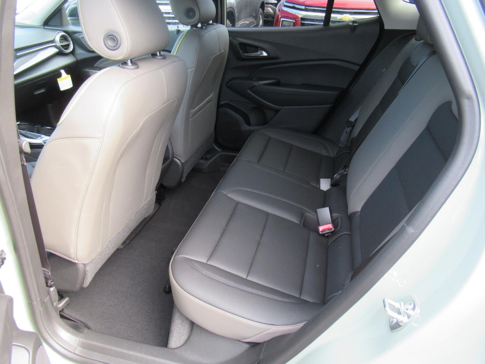 New 2026 Chevrolet Trax ACTIV w/ Sunroof Package FWD image 30