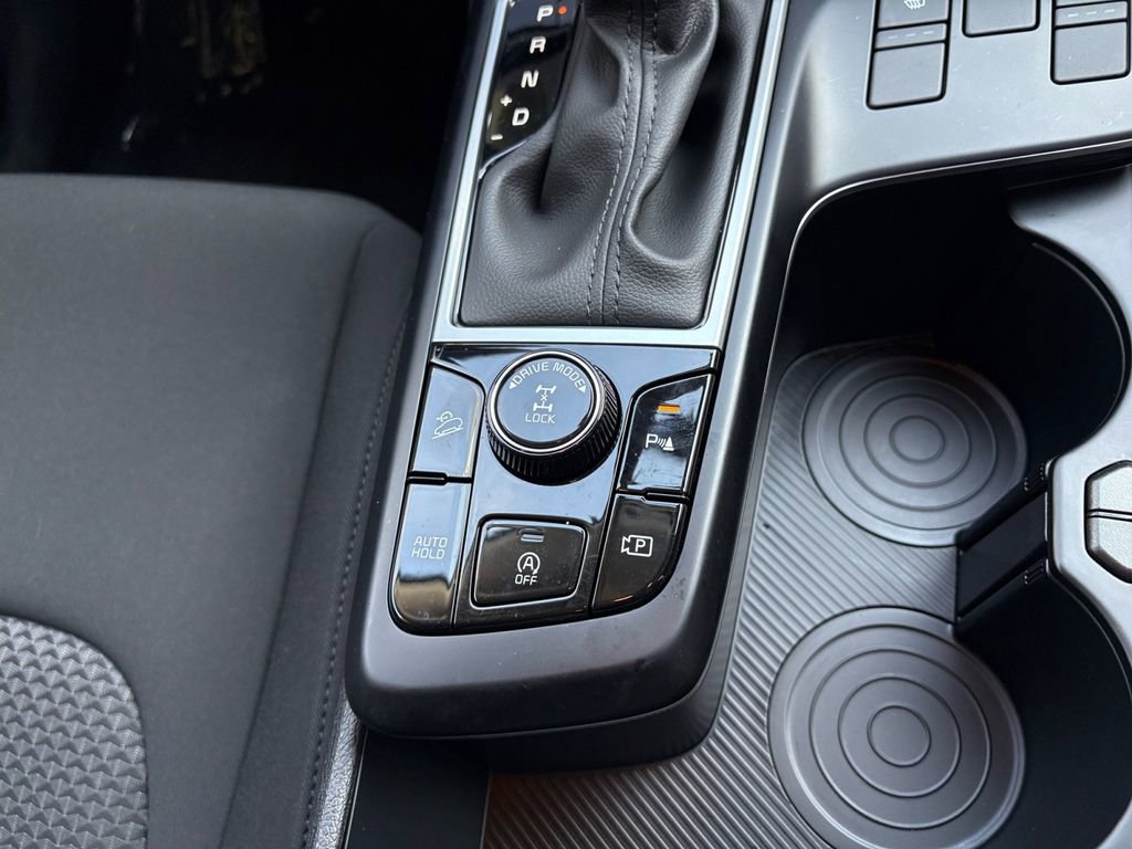 Used 2025 Kia Sportage LX image 9