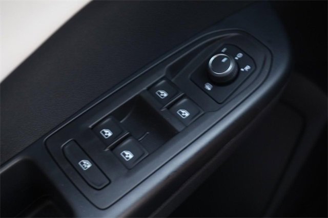 New 2025 Volkswagen Taos SE image 17