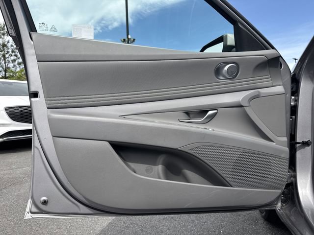 Certified 2025 Hyundai Elantra SEL FWD image 10
