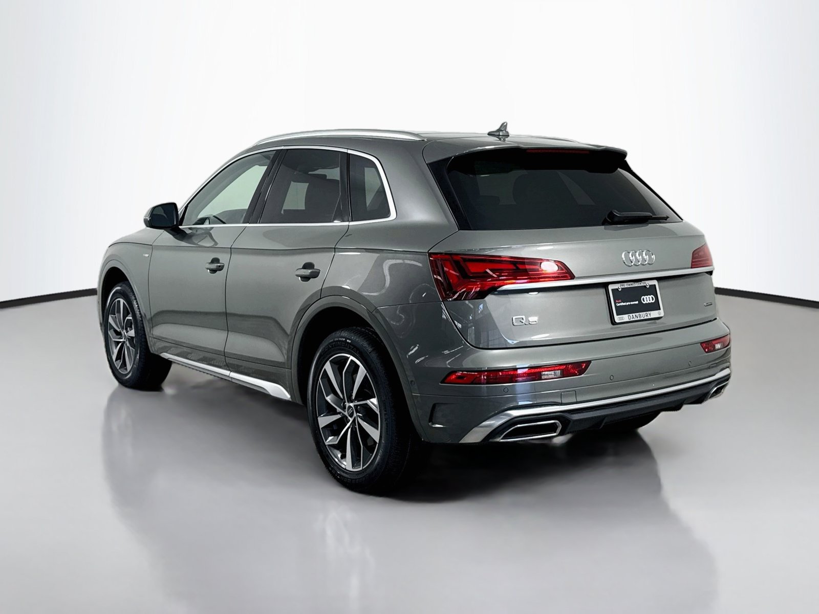Certified 2024 Audi Q5 2.0T Prestige AWD/4WD image 3